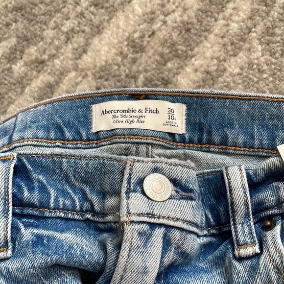 Abercrombie Ultra High Rise 90s Straight Jean - Picture 5 of 7